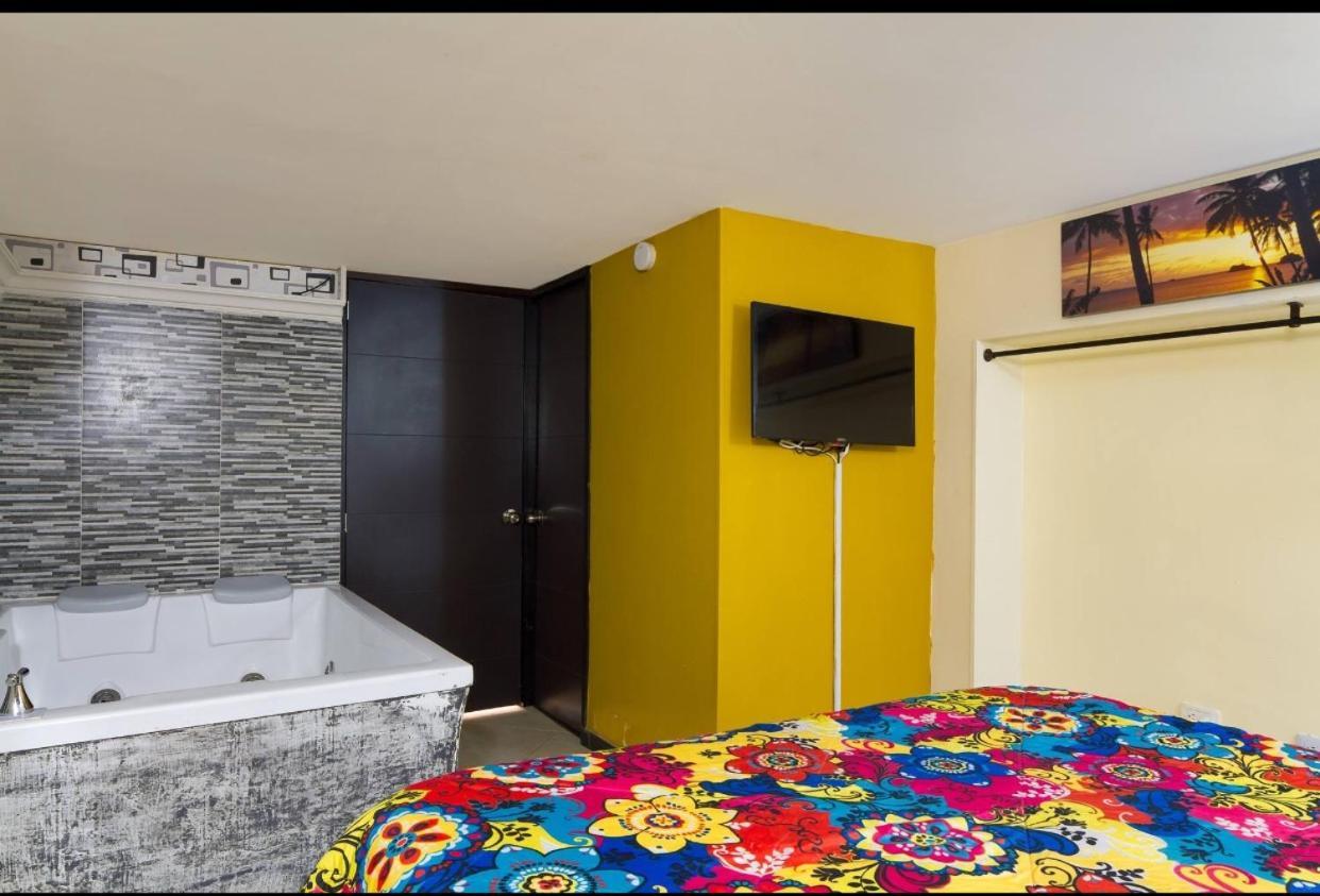 Apartamentos En El Poblado Меделин Екстериор снимка
