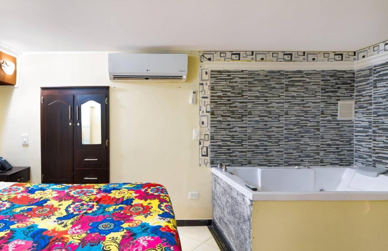 Apartamentos En El Poblado Меделин Екстериор снимка