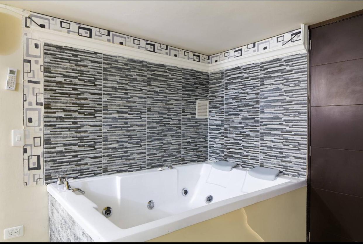 Apartamentos En El Poblado Меделин Екстериор снимка