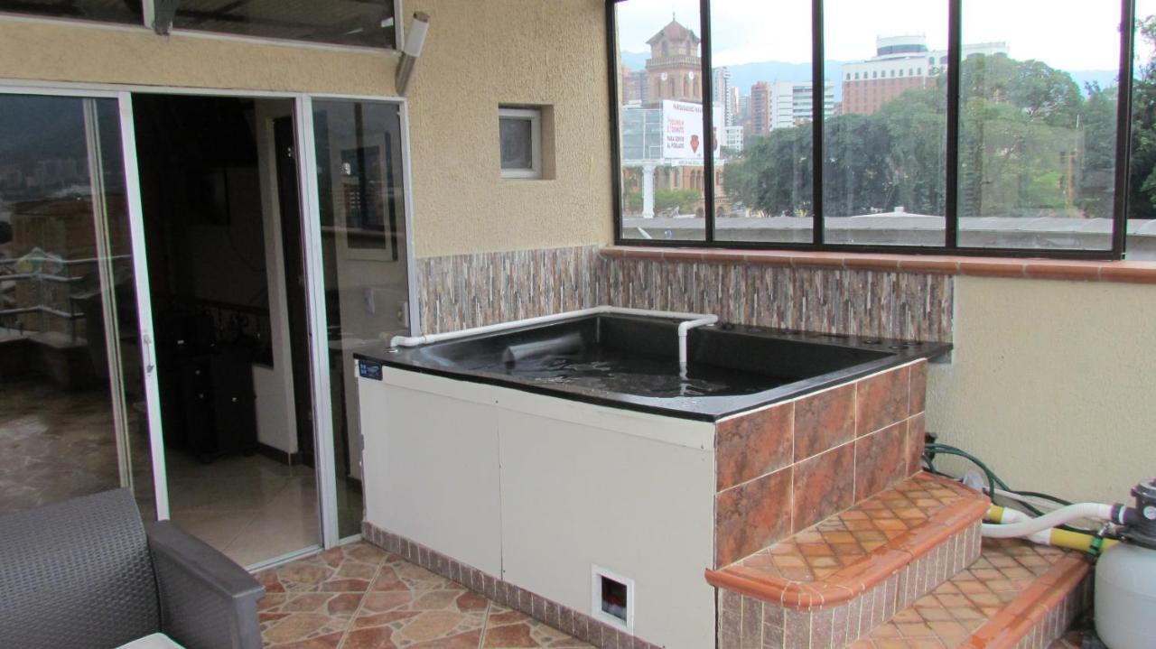 Apartamentos En El Poblado Меделин Екстериор снимка