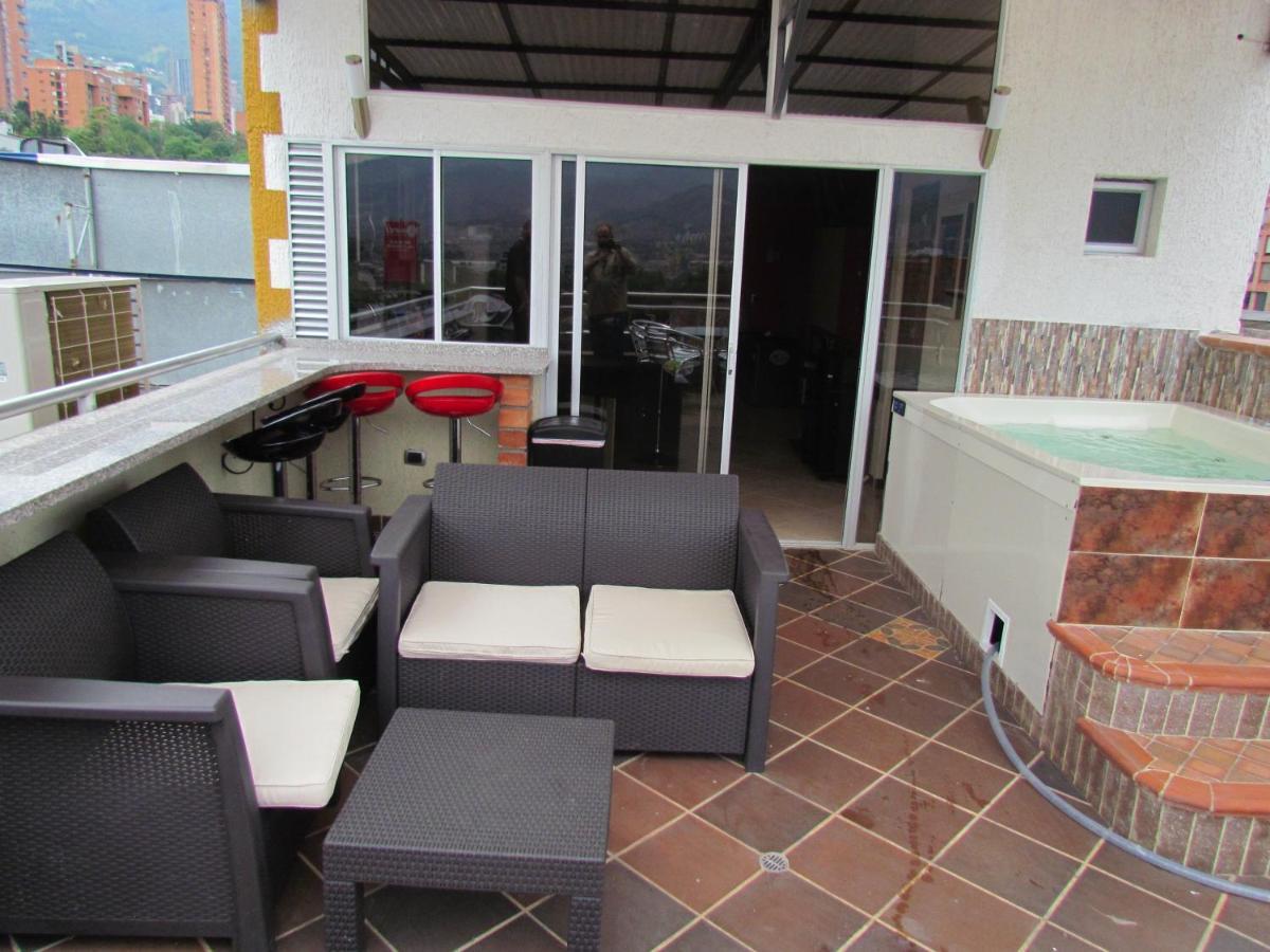 Apartamentos En El Poblado Меделин Екстериор снимка